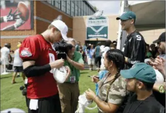  ?? MATT ROURKE — THE ASSOCIATED PRESS ?? Eagles quarterbac­k Nick Foles signs autographs during a training camp session last Friday at the NovaCare Complex.