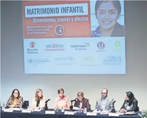  ??  ?? En el foro se planteó que el matrimonio infantil es resultado de la desigualda­d de género y que además destruye el proyecto de vida de las mujeres que se ven obligadas a ser cuidadoras del hogar.