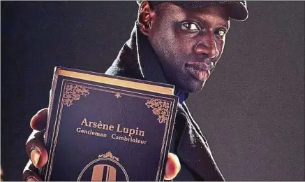  ??  ?? Dans la série de Netflix, le héros Assane Diop est lui-même fan des livres de Maurice Leblanc.