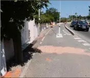  ?? (Photo R. P.) ?? Les stigmates de ce violent choc sont encore visibles sur la route menant à Saint-Tropez.