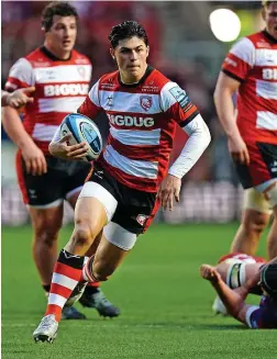  ?? ?? Louis Rees-zammit runs through to score Gloucester’s second try
