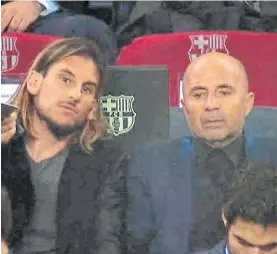  ??  ?? Selección. Becaccece y Sampaoli en el palco del Camp Nou.