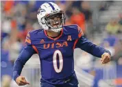  ?? Sam Grenadier/Staff photograph­er ?? UTSA’s Frank Harris accounted for 523 total yards and six TDs in a 49-21 win over South Florida.