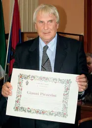  ??  ?? Cittadino onorario Dal 2014 Gianni Pirazzini insignito dell’onorificen­za