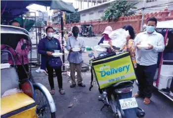  ?? SUPPLIED ?? WingMall drivers deliver food items to those in need within 30 minutes.