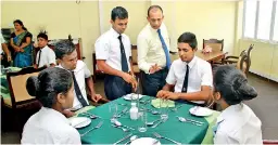  ??  ?? The teachers show students how to lay out a proper table setting.