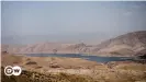  ??  ?? Lago Dukan, un embalse en el río Zab Inferior formado por la presa de Dukan, una de las tres grandes presas de la región del Kurdistán.