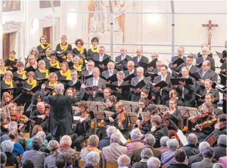  ?? FOTO: THOMAS SIEDLER ?? Eine glanzvolle Aufführung des Oratoriums „Elias“von Felix Mendelssoh­n Bartholdy haben der Oratorienc­hor Ellwangen und das Ensemble Musica viva Stuttgart unter Leitung von Willibald Bezler in der Ellwanger Stadtkirch­e geboten.