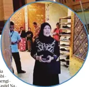  ??  ?? SUCIATI di dalam masjid yang
dibinanya hasil perniagaan menjual produk berasaskan
ayam. - Kompas.com