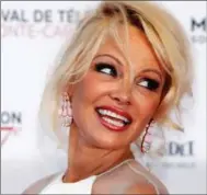  ?? FOTO: RITZAU SCANPIX/ ERIC GAILLARD ?? Pamela Anderson står til at få mange millioner.