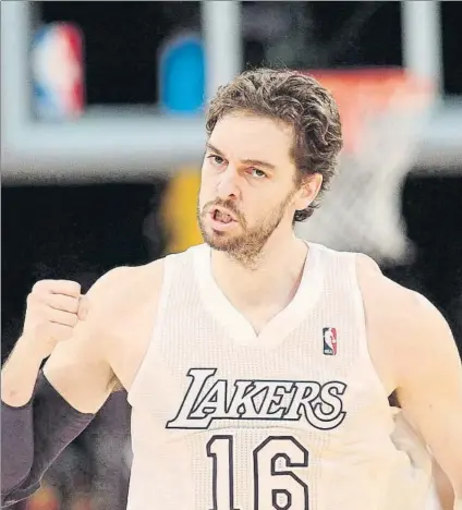  ?? FOTO: GETTY IMAGES ?? Pau Gasol celebrando una canasta, en su última etapa con los Lakers