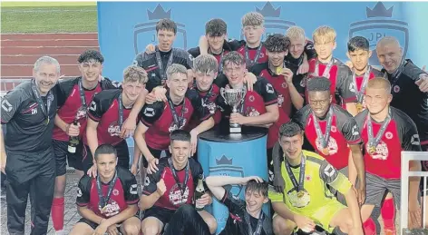  ??  ?? Netherton Under 18s celebrate their National Junior Premier League Cup Final success