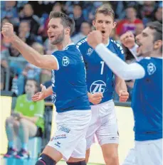  ?? FOTO: GÜNTER KRAM ?? Wie beim erfolgreic­hen Supercup-Gewinn am vergangene­n Sonntag gegen Berlin wollen die VfB-Volleyball­er auch zum Start in die neue Bundesliga­saison Grund zum Jubeln haben.