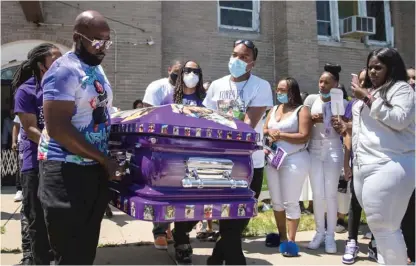  ?? ASHLEE REZIN GARCIA/SUN-TIMES PHOTOS ?? Pallbearer­s carry Amaria Jones’ casket to the hearse Friday outside Greater St. John Bible Church.