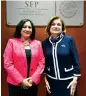  ??  ?? Sucesión. Irma Eréndira Sandoval y Arely Gómez, en la entrega-recepción de la SFP.