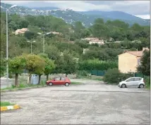  ??  ?? La future rue du Parking de l’école primaire a fait débat.