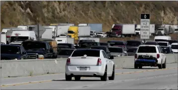  ?? PHOTO BY GENE BLEVINS ?? The northbound 5Freeway near Santa Clarita. Officials say that orange mesh fencing on the shoulders is to protect what areas are environmen­tally sensitive.