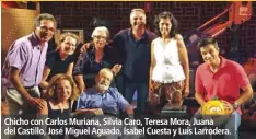  ??  ?? Chicho con Carlos Muriana, Silvia Caro, Teresa Mora, Juana del Castillo, José Miguel Aguado, Isabel Cuesta y Luis Larrodera.