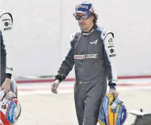 ??  ?? Fernando Alonso quiere abstraerse de todo el `ruido' a su alrededor y solo tiene su mente en la próxima carrera del Mundial de este próximo fin de semana en el circuito italiano de Imola //AFP
