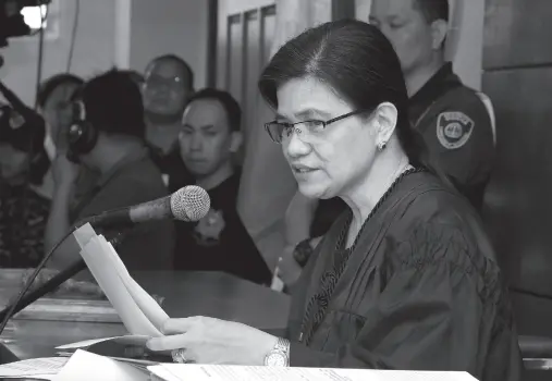  ?? Handout / SUPREME COURT - PUBLIC INFORMATIO­N OFFICE / AFP ?? THIS handout from the Supreme Court - Public Informatio­n Office (SC-PIO) taken and released on December 19, 2019 shows presiding judge Jocelyn Solis-Reyes speaking during the verdict for the 2009 Maguindana­o massacre at the trial venue inside a prison facility in Manila. The mastermind­s of the Philippine­s’ worst political massacre were found guilty on December 19 of murdering 57 people, a rare conviction of powerful personalit­ies in a country notorious for its culture of impunity.