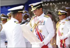  ?? ?? Abdul Rahman Ayob (right) commission­s the commanding officers for KD Sri Sabah and KD Sri Sarawak during the ceremony.