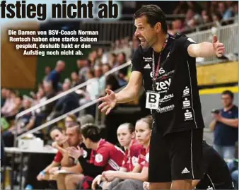  ??  ?? Die Damen von BSV-Coach Norman Rentsch haben eine starke Saison gespielt, deshalb hakt er den
Aufstieg noch nicht ab.