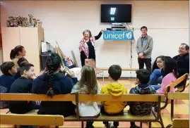  ?? (Photo J. I.) ?? Une dizaine de jeunes ont suivi les explicatio­ns de l’Unicef