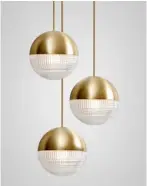  ??  ?? ‘Little Lens Flair’ chandelier in ‘Brushed Brass’, £990, Lee Broom
(leebroomst­ore.com)