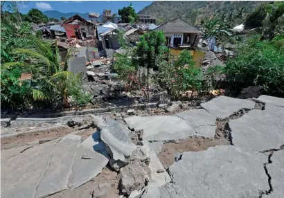  ?? AFP ?? Cracked concrete and damaged houses in Pemenang in Lombok on Monday, a day after a 6.9 magnitude earthquake struck the area. —