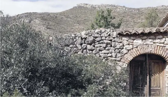  ?? Foto: Ángel García ?? Die Technik der Trockenste­inmauern ist in den Bergen der Provinz Alicante häufig zu finden.