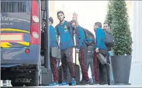  ?? FOTO: EFE ?? La selección llegó ayer por la noche a San Petersburg­o donde mañana juega ante Rusia