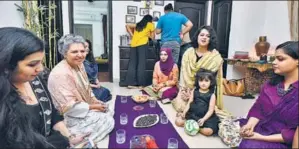  ?? ARUN SHARMA/HT PHOTO ?? Nazia Erum (seen with her daughter, Myra) hosted an iftar especially for nonMuslims.