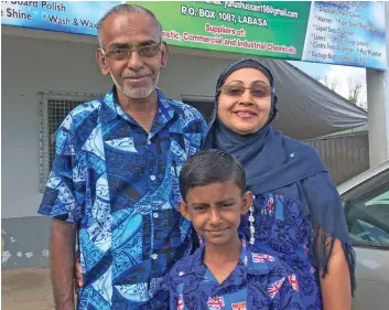  ?? Photo: Shratika Naidu ?? Mohammed Yunus Hussain with his wife Yasmin Hussain and grandson Faharan Nafeef at their shop in Labasa Town on October 8, 2021.