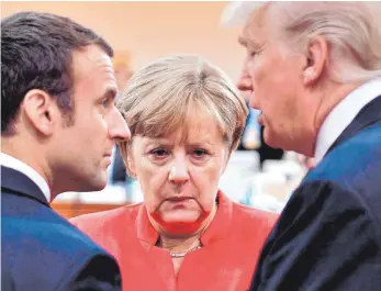  ?? FOTO: AFP ?? Angela Merkel neben Emmanuel Macron und Donald Trump beim G20-Gipfel im Juli 2017.