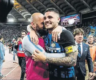  ?? FOTO: EFE ?? Mauro Icardi acaba ‘Pichichi con Ciro Immobile El argentino inició la remontada de penalti