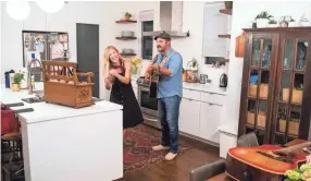  ?? THE TENNESSEAN ANDREW NELLES / ?? Drew and Ellie Holcomb in the kitchen of their home in Nashville.