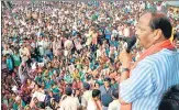  ?? HT FILE ?? ■
BJP leader CM Raghubar Das addressing a gathering at Dharmpur in Jharkhand on September 21.