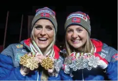  ?? FOTO: NTB SCANPIX ?? Therese Johaug og Ingvild Flugstad Østberg med medaljefan­gsten i VM.