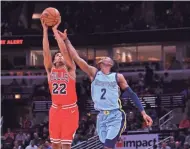  ?? USA TODAY SPORTS ?? Bulls guard Cameron Payne (22) steals a pass against Grizzlies guard Kobi Simmons (2).