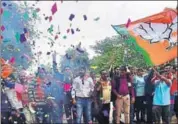  ?? PTI ?? BJP supporters celebrate victory in Gandhinaga­r on Monday.