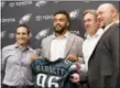  ?? ED HILLE — THE ASSOCIATED PRESS ?? Philadelph­ia Eagles first round draft pick Derek Barnett, second from left, pose with, from left, Howie Roseman, Doug Pederson and Joe Douglas during a news conference at the team’s training complex, Friday.