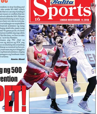  ??  ?? UNAHAN sa puwesto para sa rebounds sina Doug Kramer (kaliwa) at Allan Durham ng Meralco Bolts sa isang tagpo ng kanilang laro sa PBA Commission­ers Cup nitong Biyernes sa MOA Arena.