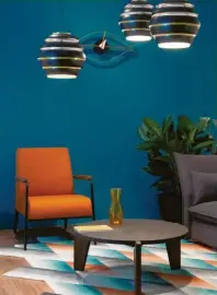  ?? Fotos: Franziska Gabbert, tmn ?? Ein Sessel in auffällige­r Farbe ist ein schöner Blickfang im Raum.