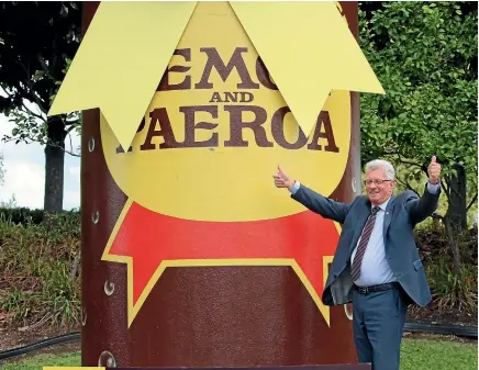  ?? PHOTO: JAKE MCKEE CAGNEY/STUFF ?? Hauraki District Mayor John Tregidga celebrates 50 years of the iconic Paeroa landmark.