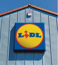  ?? Foto: Jens Kalaene, dpa ?? Das Unternehme­n Lidl darf am Standort Graben im Kreis Augsburg einem Betriebsra­t nicht kündigen. Das hat das Arbeitsger­icht beschlosse­n.