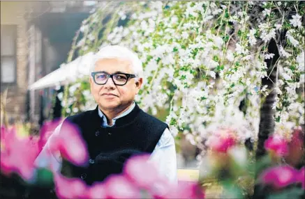  ?? Emilio Madrid-Kuser
Farrar, Straus & Giroux ?? AMITAV GHOSH wraps up his Ibis Trilogy with the sprawling “Flood of Fire,” a searing reimaginin­g of the first Opium War.