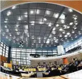  ??  ?? Der Thüringer Landtag diskutiert­e gestern über die politische Dimension des Sprengstof­f-Fundes in Rudolstadt. Archiv-Foto: Martin Schutt, dpa
