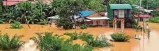  ??  ?? KEADAAN banjir di Kampung Limau Kasturi yang terletak di pinggir Sungai Galas.