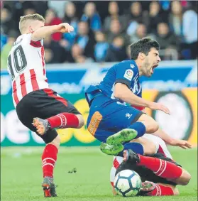  ??  ?? Iker Muniain y Manu García, durante el derbi de la pasada temporada