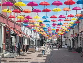  ??  ?? I SENTRUM: Byen har to gågater, men du bør ikke nøye deg med å traske bare i disse. Midtbyen er såpass kompakt at det er mulig å få med seg mer når du er på shopping.